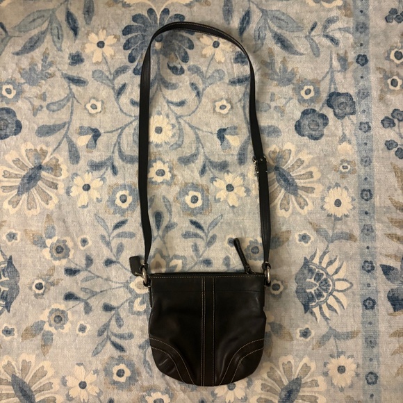 Iconic Vintage Coach Black Leather Soho Crossbody Bag with White Stitching - Picture 7 of 12